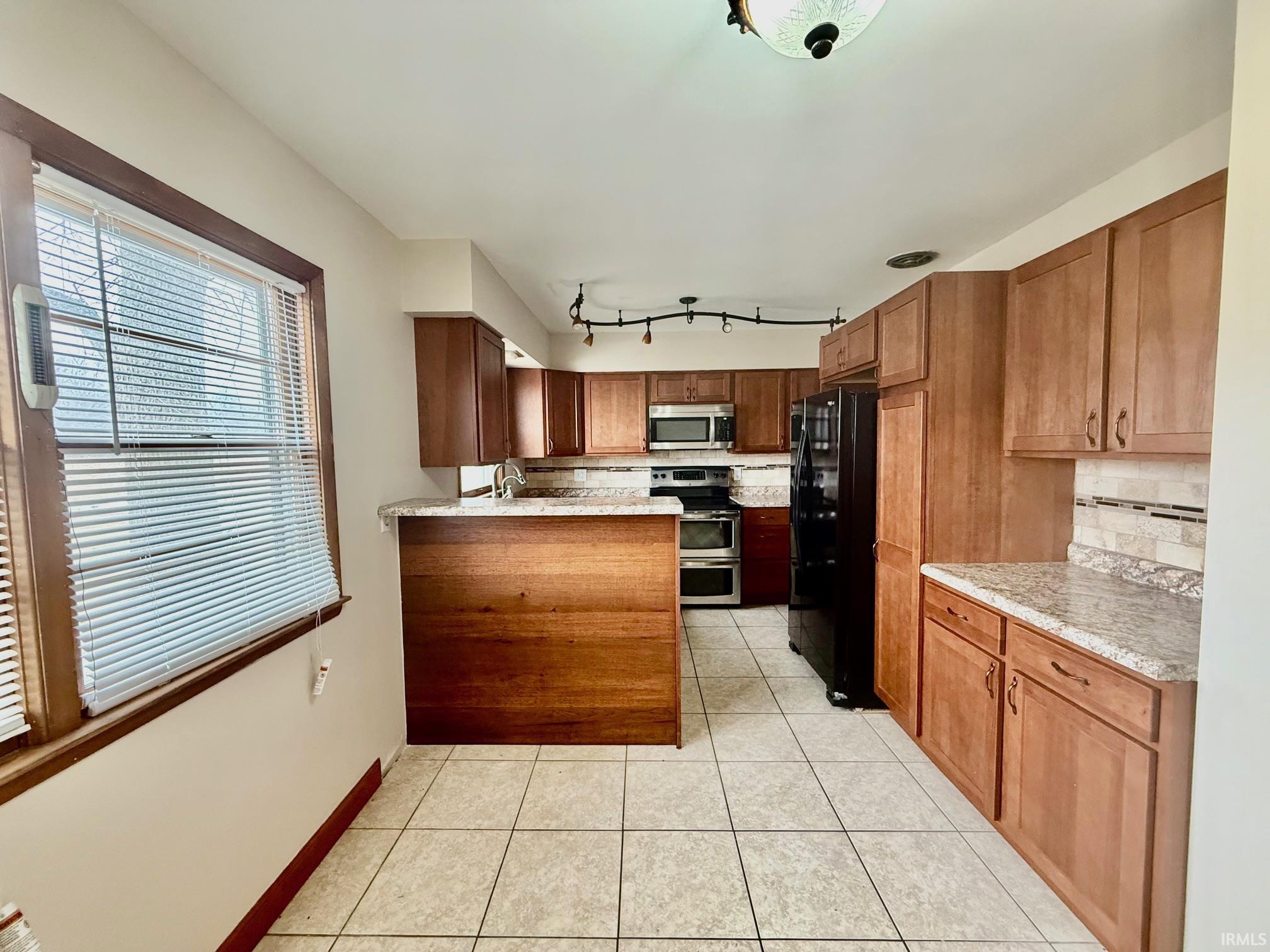 52369 Primrose Road South Bend, IN 46628 - Photo 5 of 24 Gallery Image 5