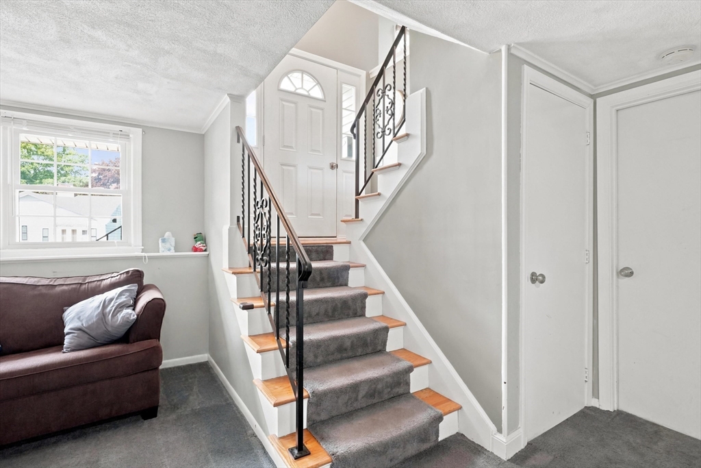 52 Oak Ridge Circle Lynn, MA 01904 - Photo 22 of 42