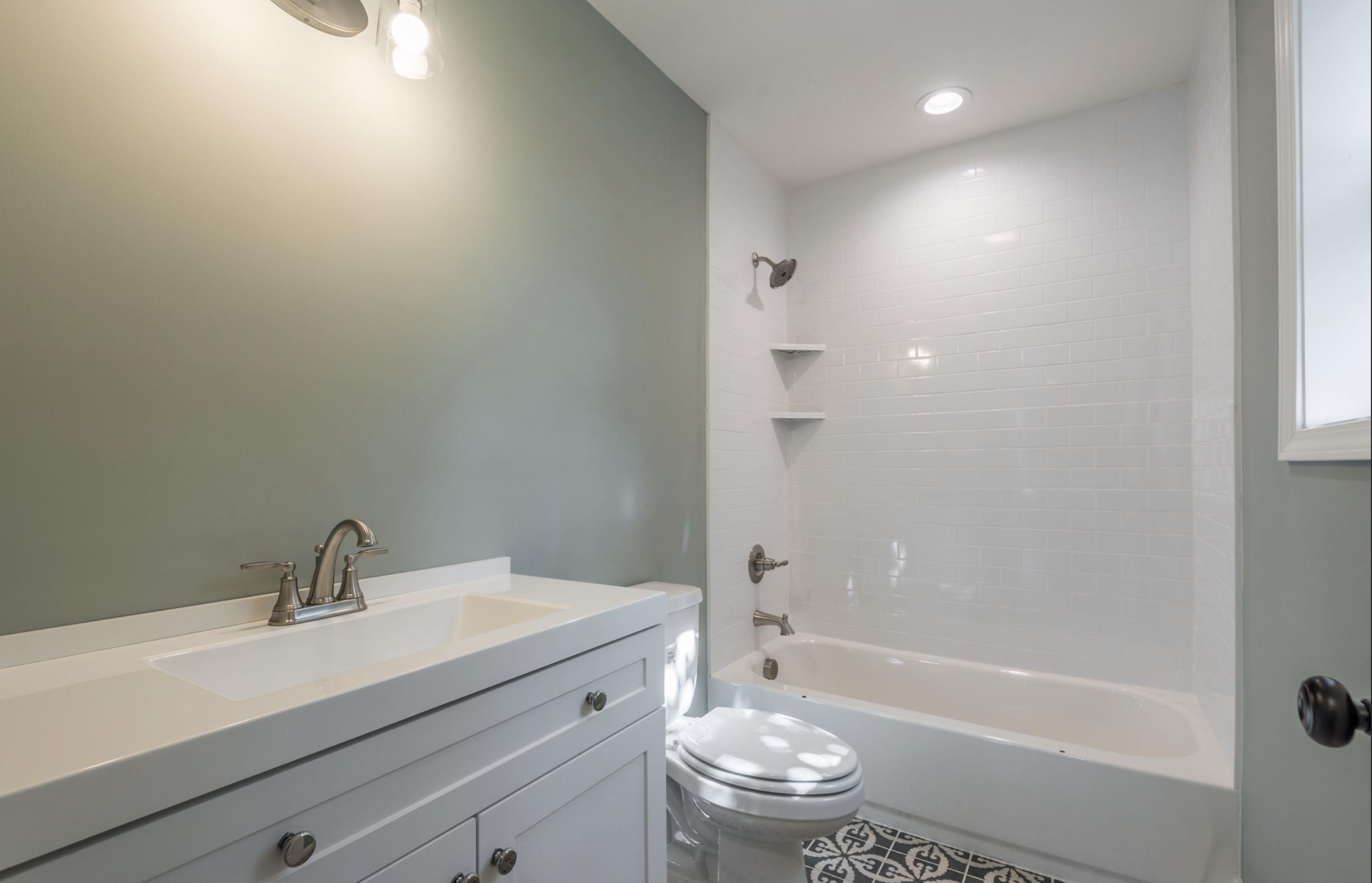 5320 Rondo Road Northeast Knoxville, TN 37918 - Photo 11 of 15 Master Bath