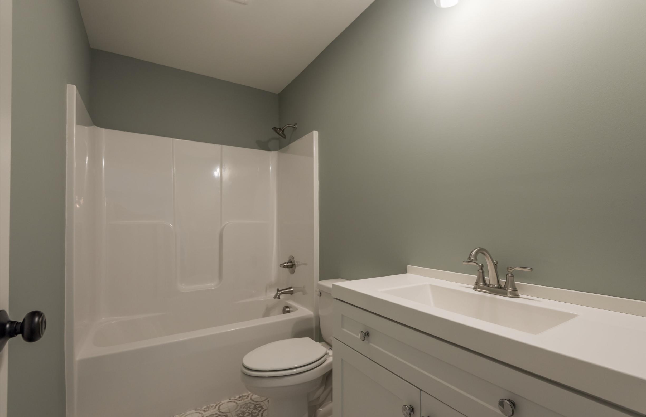 5320 Rondo Road Northeast Knoxville, TN 37918 - Photo 8 of 15 Hall Bath
