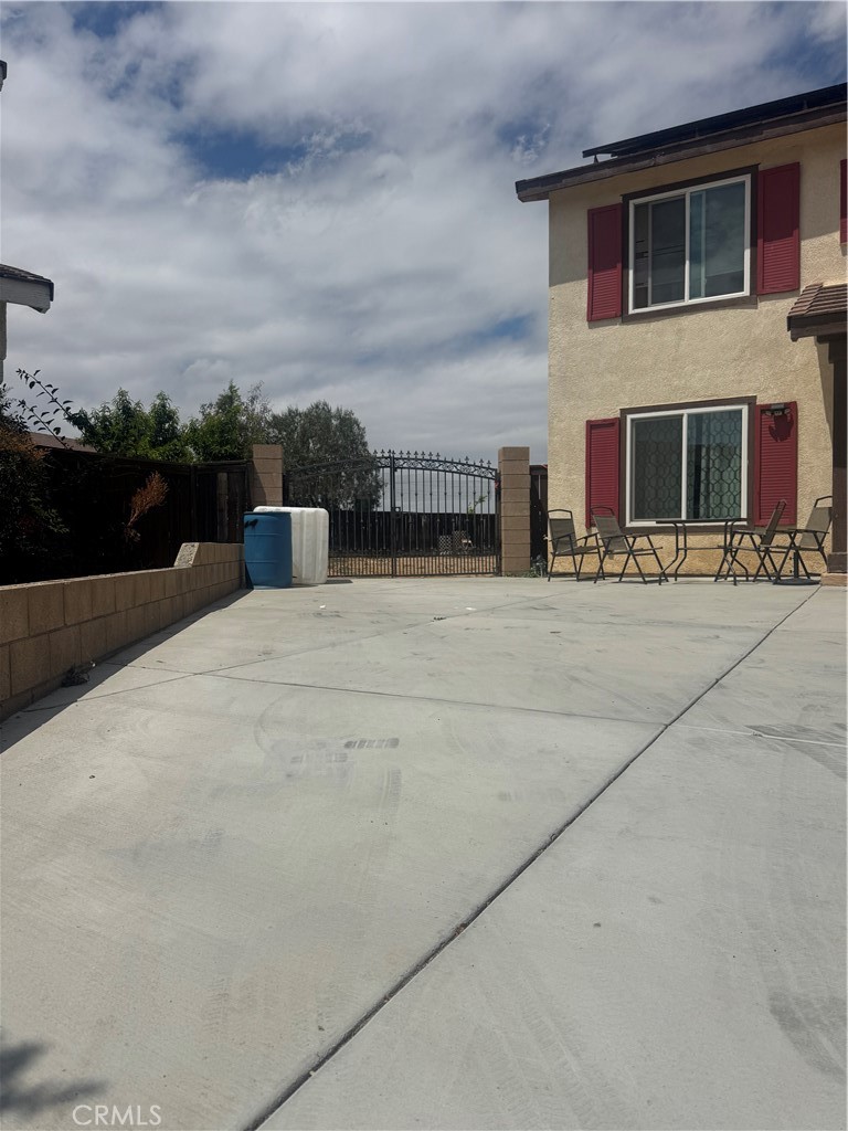 860 Arbor Ridge Road Perris, CA 92571 - Photo 3 of 9