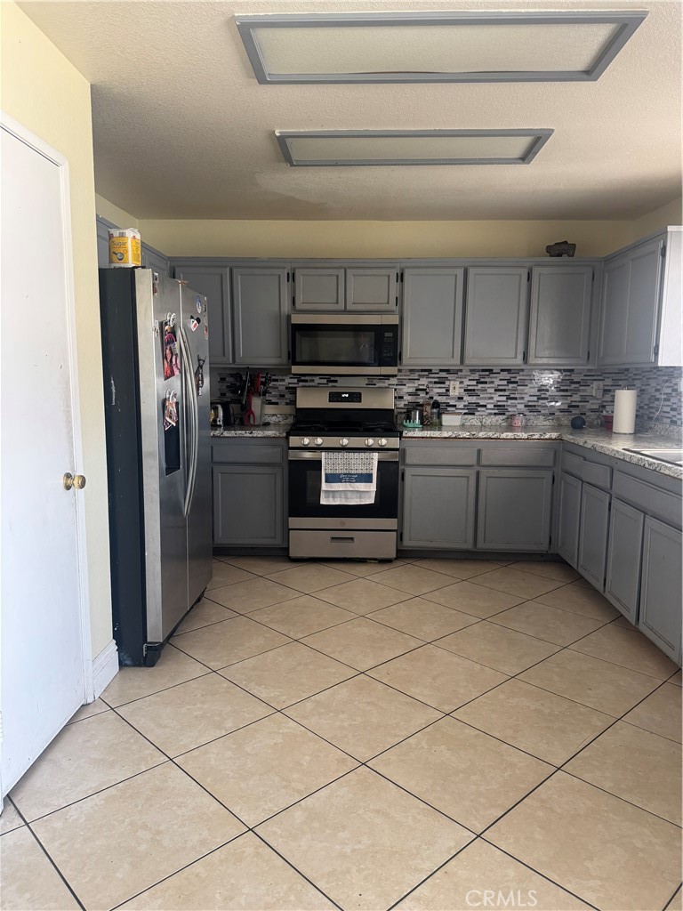 860 Arbor Ridge Road Perris, CA 92571 - Photo 4 of 9