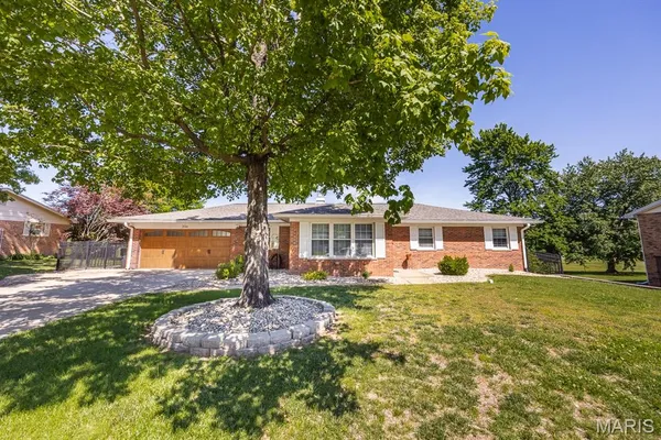 $239,900 | 214 Winthrop Drive, Belleville, IL 62221