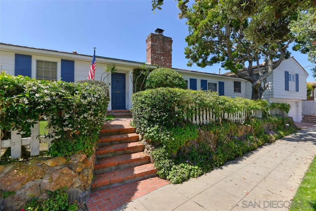7865 El Paseo Grande La Jolla, CA 92037 - Photo 4 of 23 a front view of a house with a garden