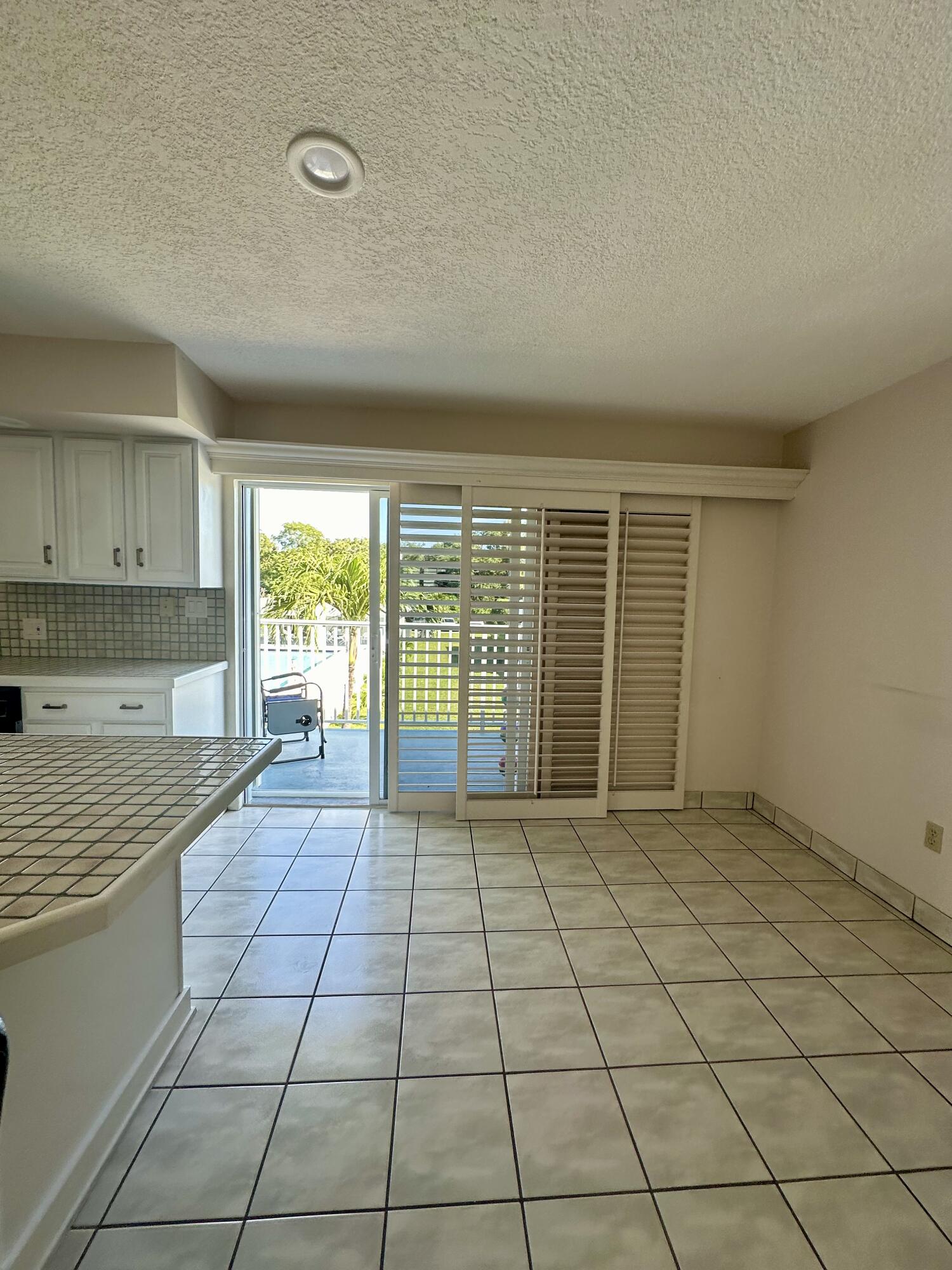 40 High Point Road, Unit D202 Tavernier, FL 33070 - Photo 13 of 28 a view of an empty room and window