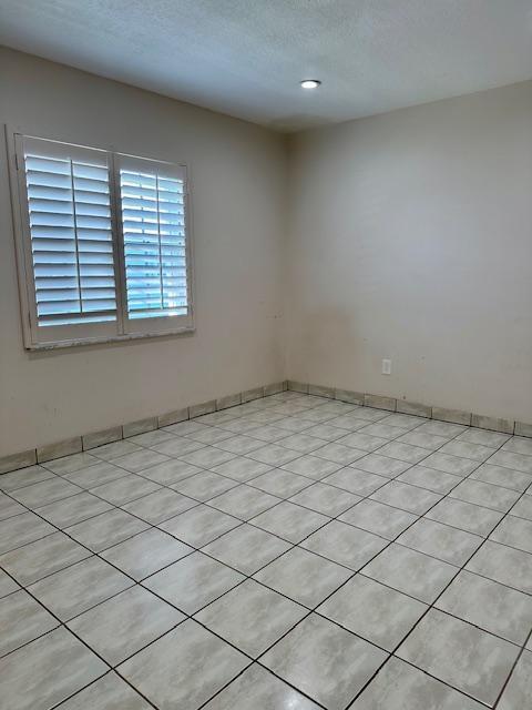 40 High Point Road, Unit D202 Tavernier, FL 33070 - Photo 19 of 28 a view of a room and window