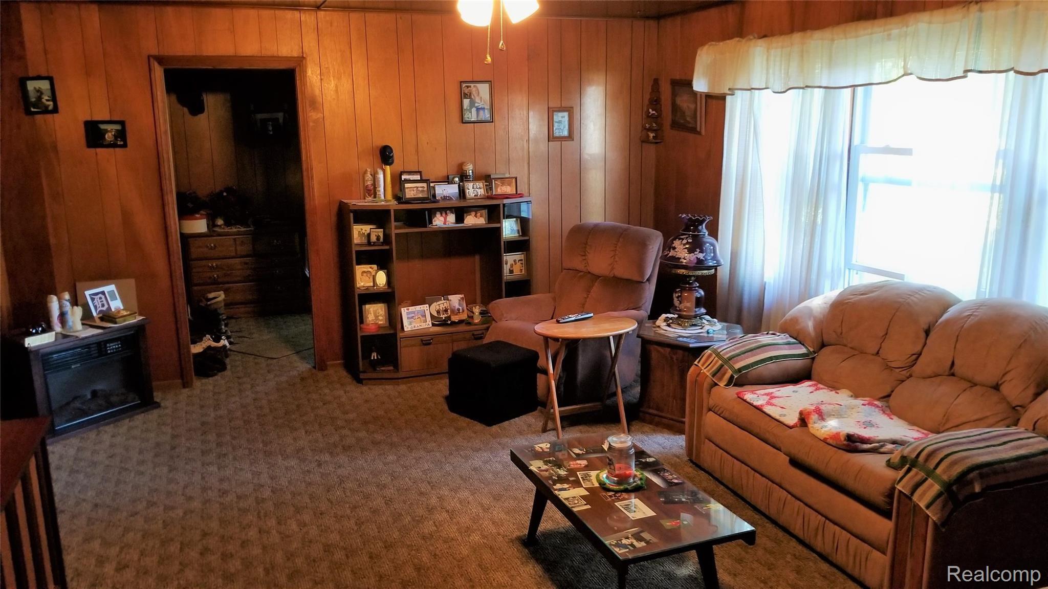 3635 Lapeer Road Port Huron, MI 48060 - Photo 7 of 20 family room.jpg