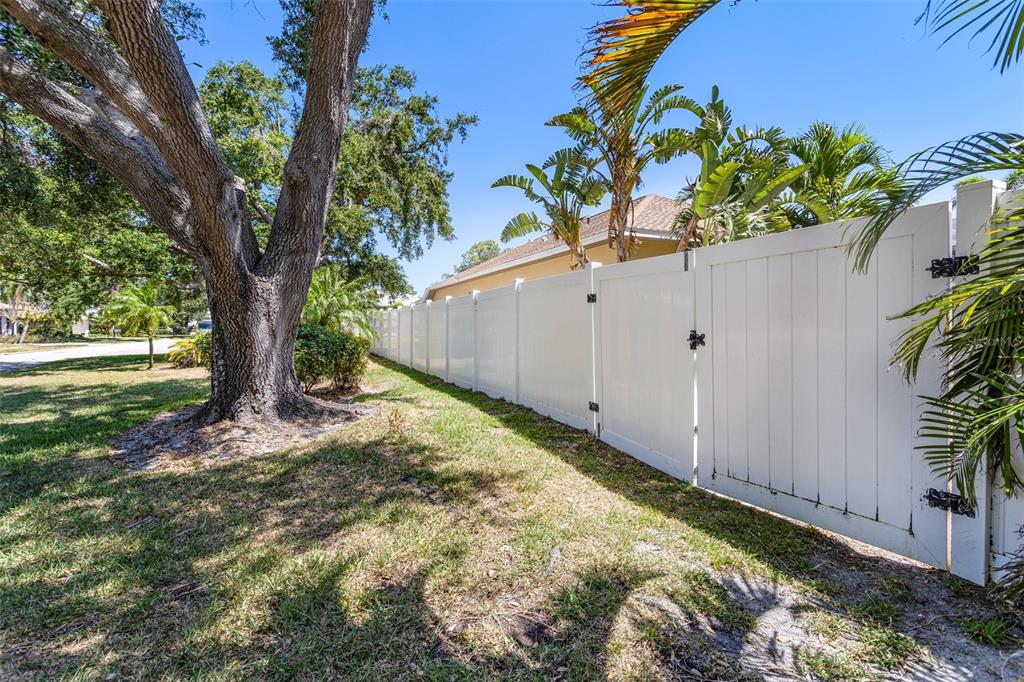 622 Pine Ranch East Road Osprey, FL 34229 - Photo 40 of 45 Gate to backyard