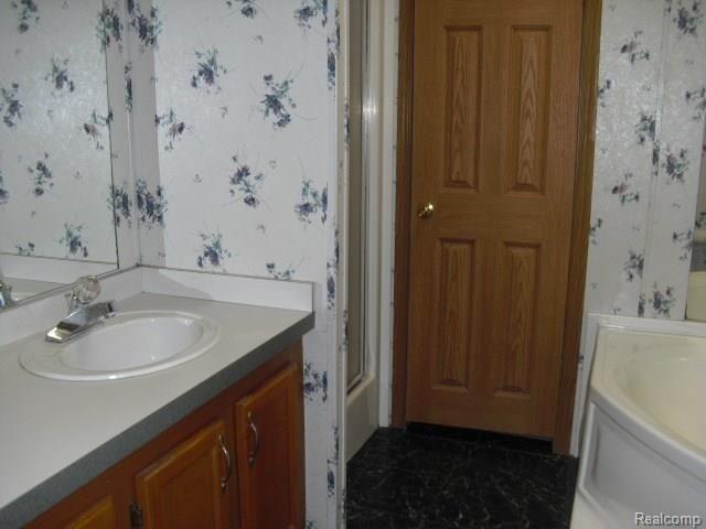 35605 Pratt Road Memphis, MI 48041 - Photo 18 of 33 MASTER BATH WITH TUB AND SEPARATE SHOWER