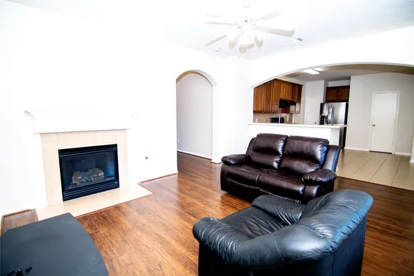 $2,100 | 25914 Chapman Falls Drive, Richmond, TX 77406