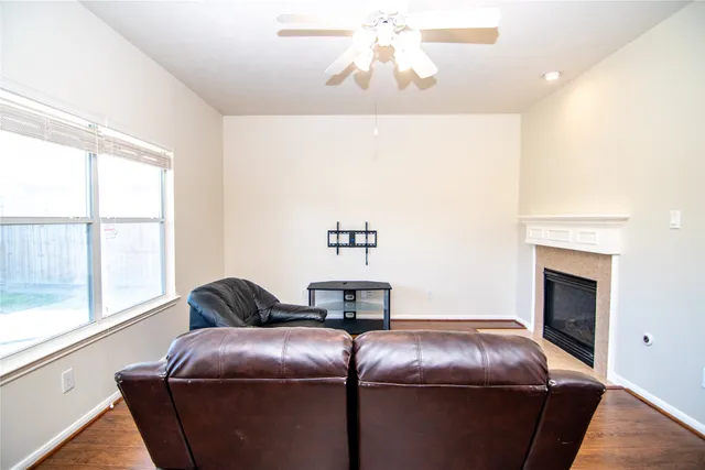 $2,300 | 25914 Chapman Falls Drive, Richmond, TX 77406