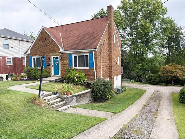a view of a house with a yard and plants