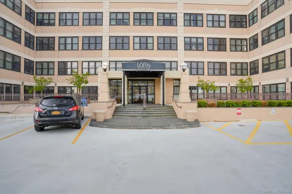 $2,999 | 100 New Roc City Plaza, Unit 403, New Rochelle, NY 10801