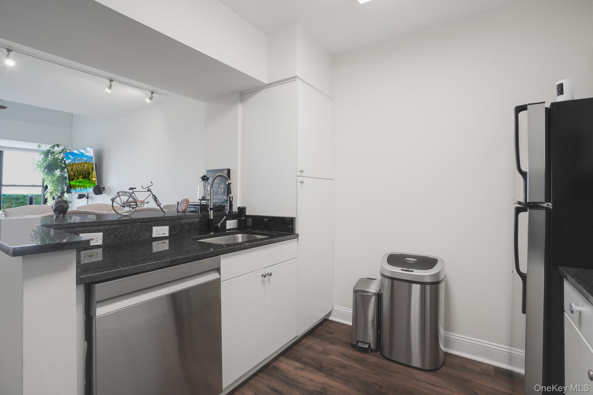 100 New Roc City Plaza, Unit 403 New Rochelle, NY 10801 - Photo 11 of 30