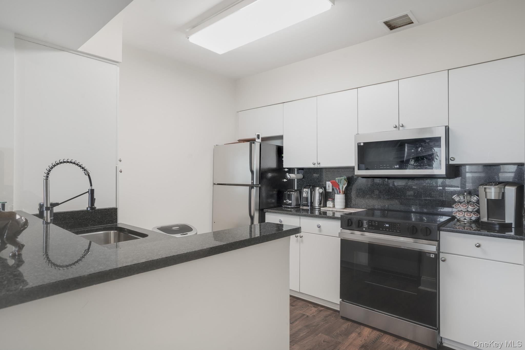 100 New Roc City Plaza, Unit 403 New Rochelle, NY 10801 - Photo 12 of 30