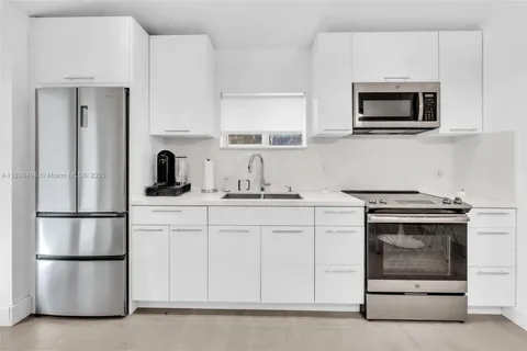 a en suite bathroom with a toilet