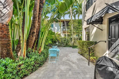 $1,850,000 | 836 West 40th Street, Miami Beach, FL 33140