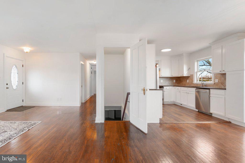 711 Ridge Road Mount Airy, MD 21771 - Photo 31 of 47 a view of kitchen with wooden floor