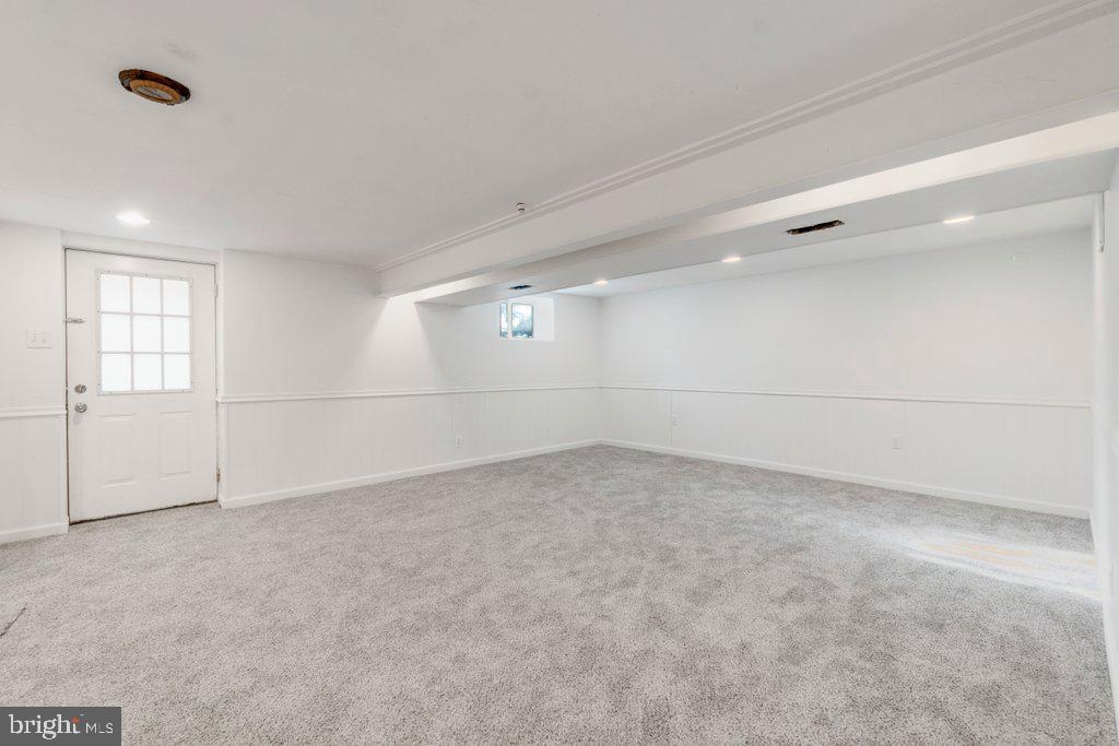 711 Ridge Road Mount Airy, MD 21771 - Photo 39 of 47 an empty room with white walls and windows