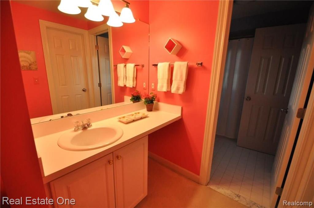 6360 Peach Tree Court Rochester Hills, MI 48306 - Photo 31 of 55