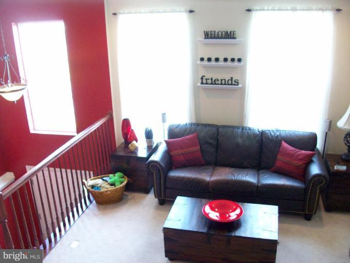 5035 Leasdale Road Rosedale, MD 21237 - Photo 6 of 22 Living Room