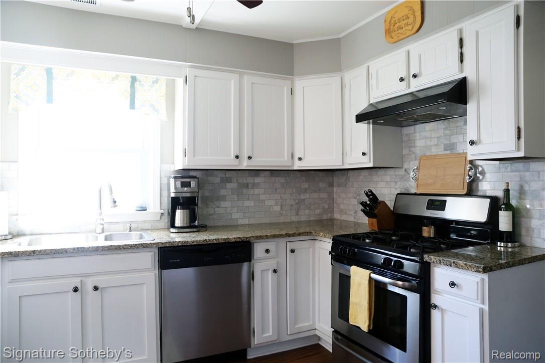 417 West Webster Road Royal Oak, MI 48073 - Photo 4 of 18 4.JPG