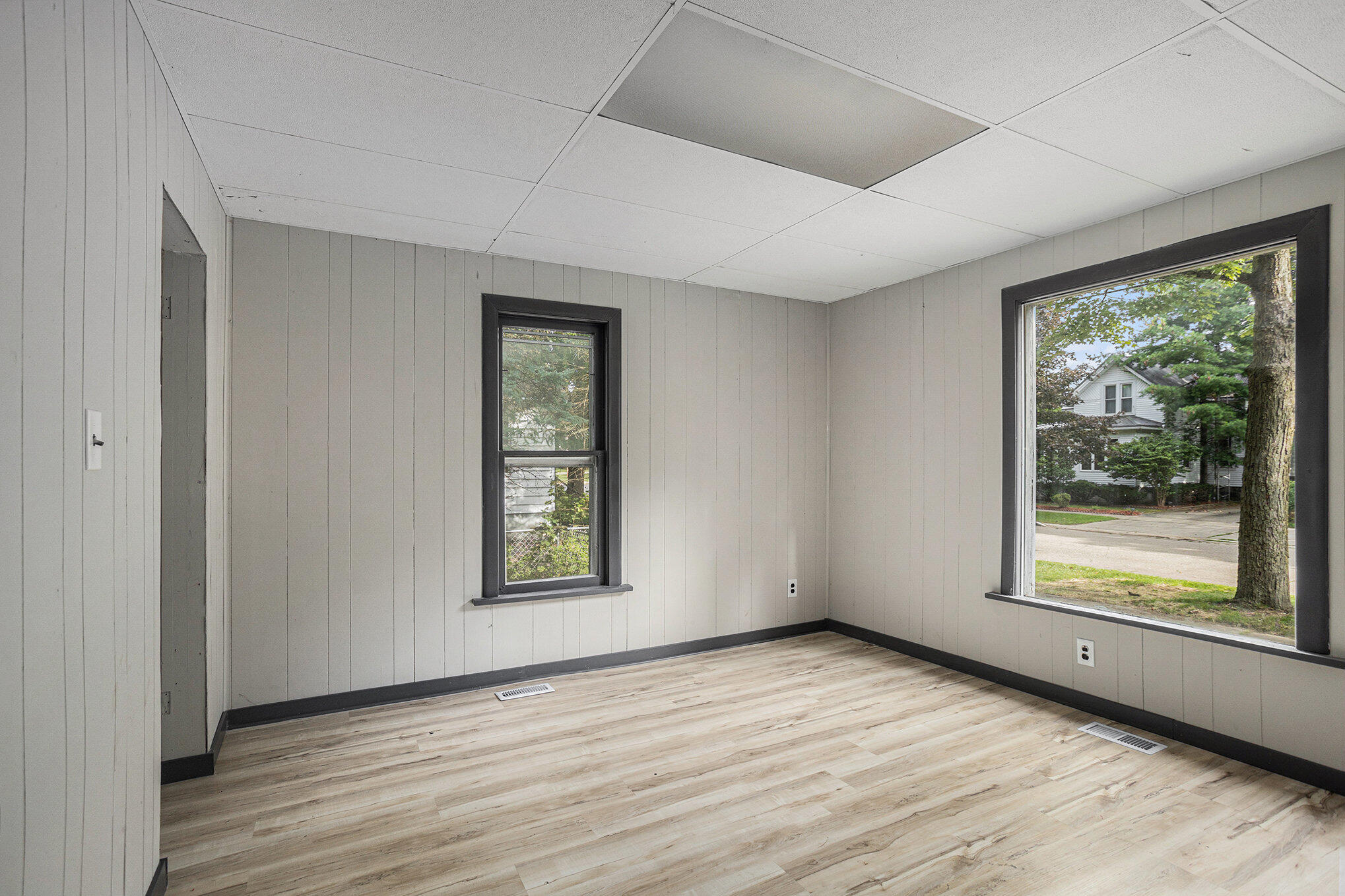 240 4th Avenue Three Rivers, MI 49093 - Photo 12 of 20 010_file_921