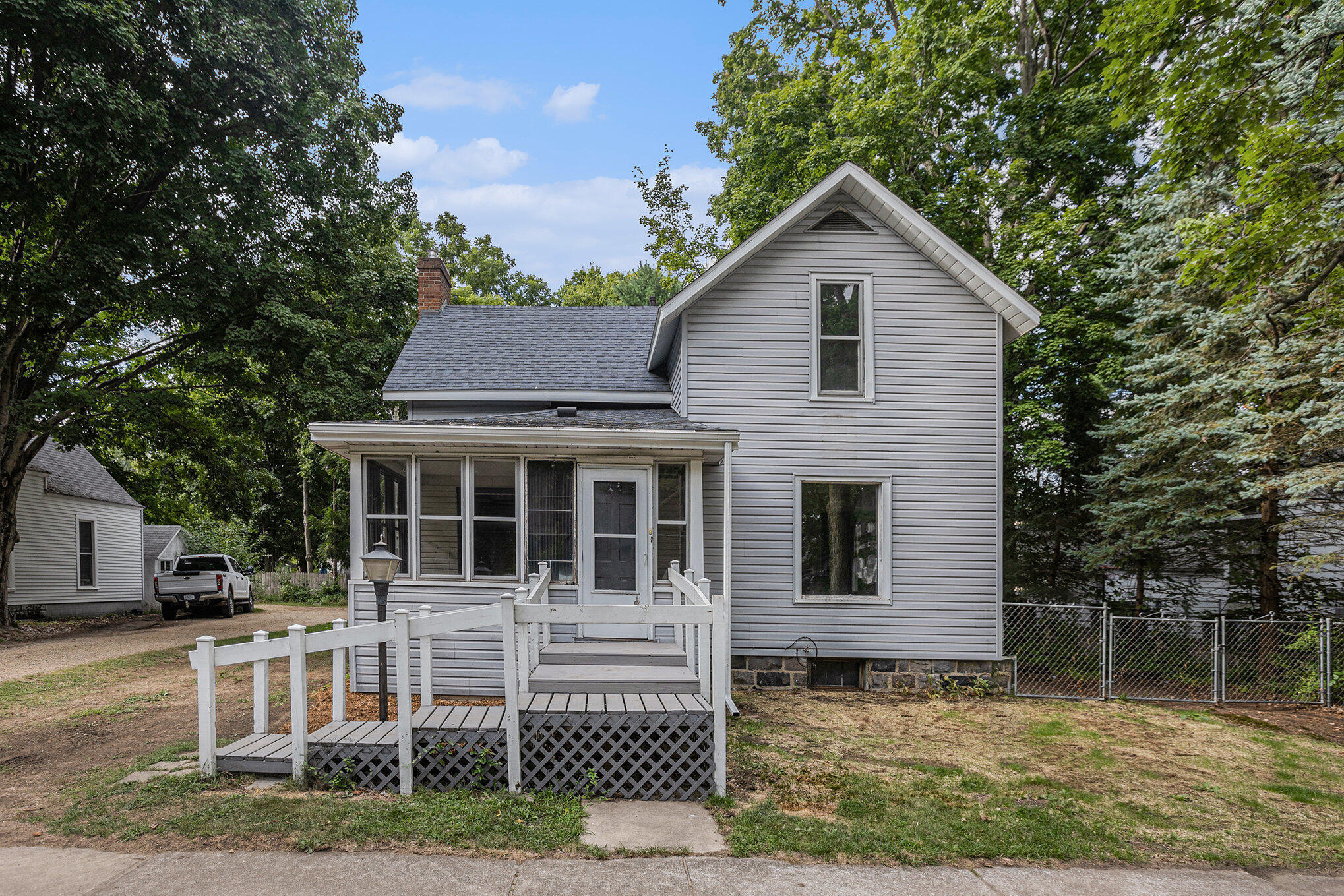 240 4th Avenue Three Rivers, MI 49093 - Photo 2 of 20 002_file_522