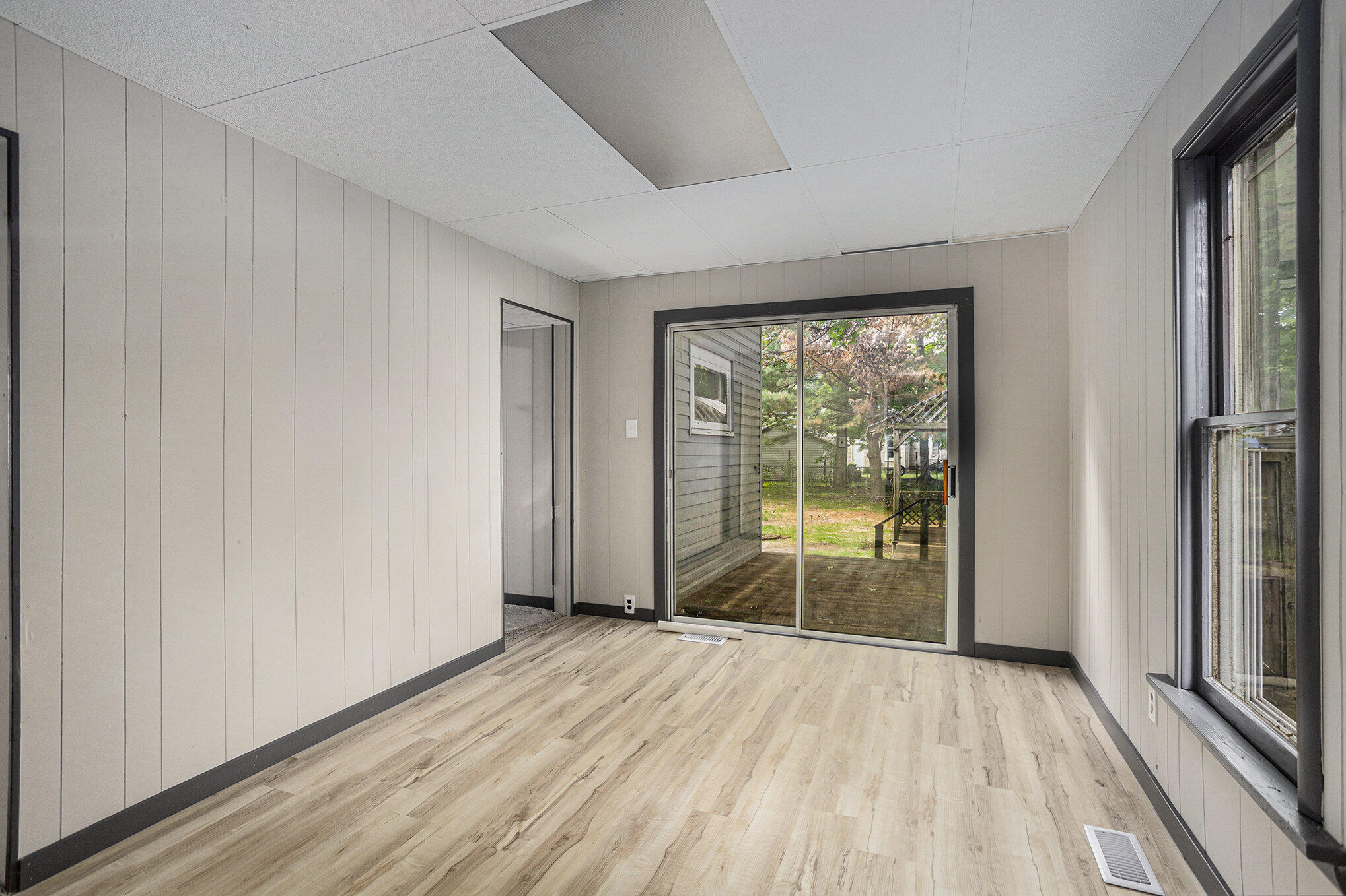 240 4th Avenue Three Rivers, MI 49093 - Photo 10 of 20 011_file_13