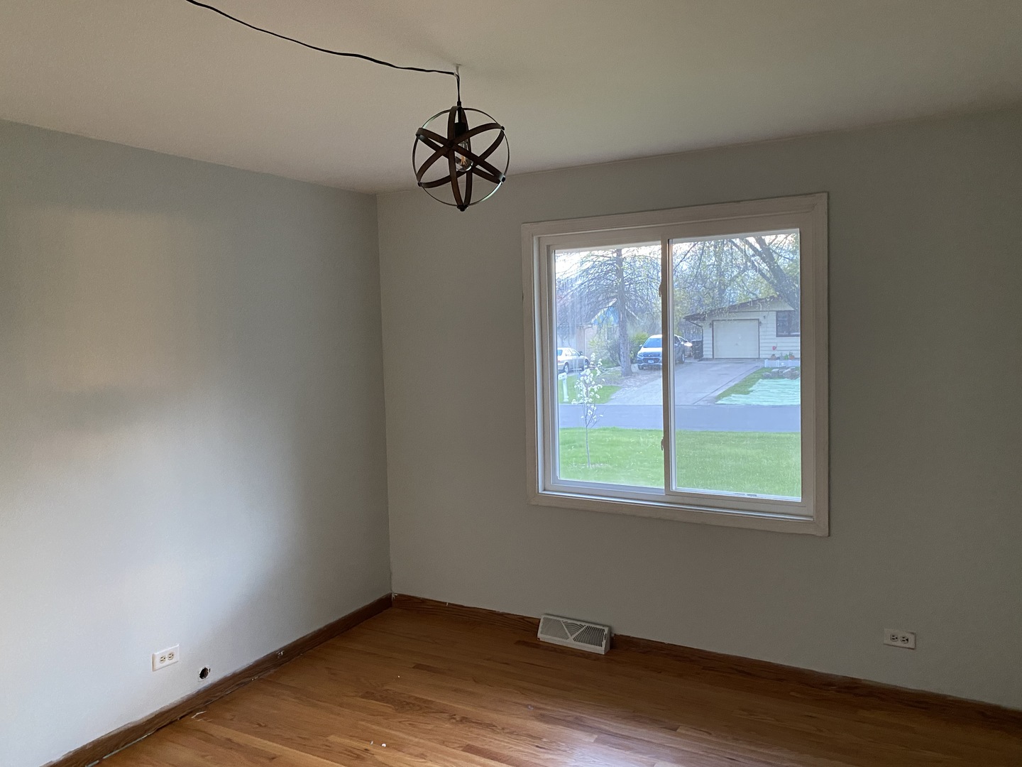 525 Northgate Road Lindenhurst, IL 60046 - Photo 7 of 10 an empty room with a window