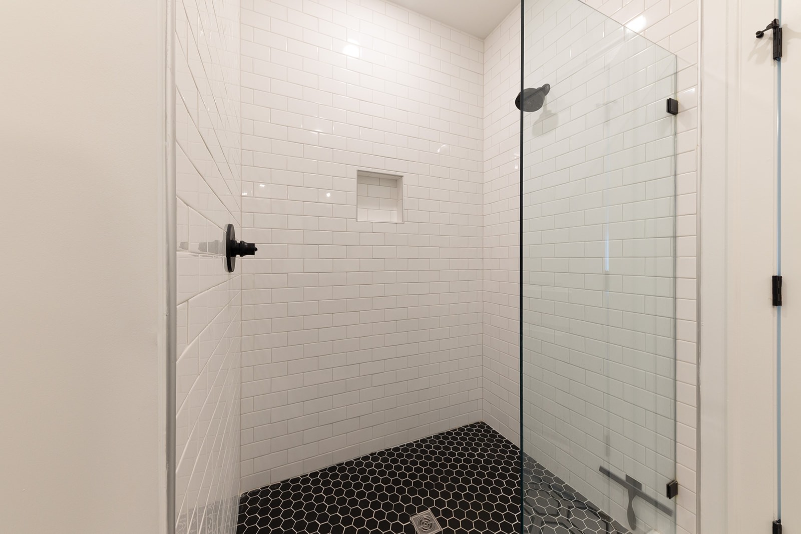 2000 Farm Street Mount Juliet, TN 37122 - Photo 17 of 34 a bathroom with a shower