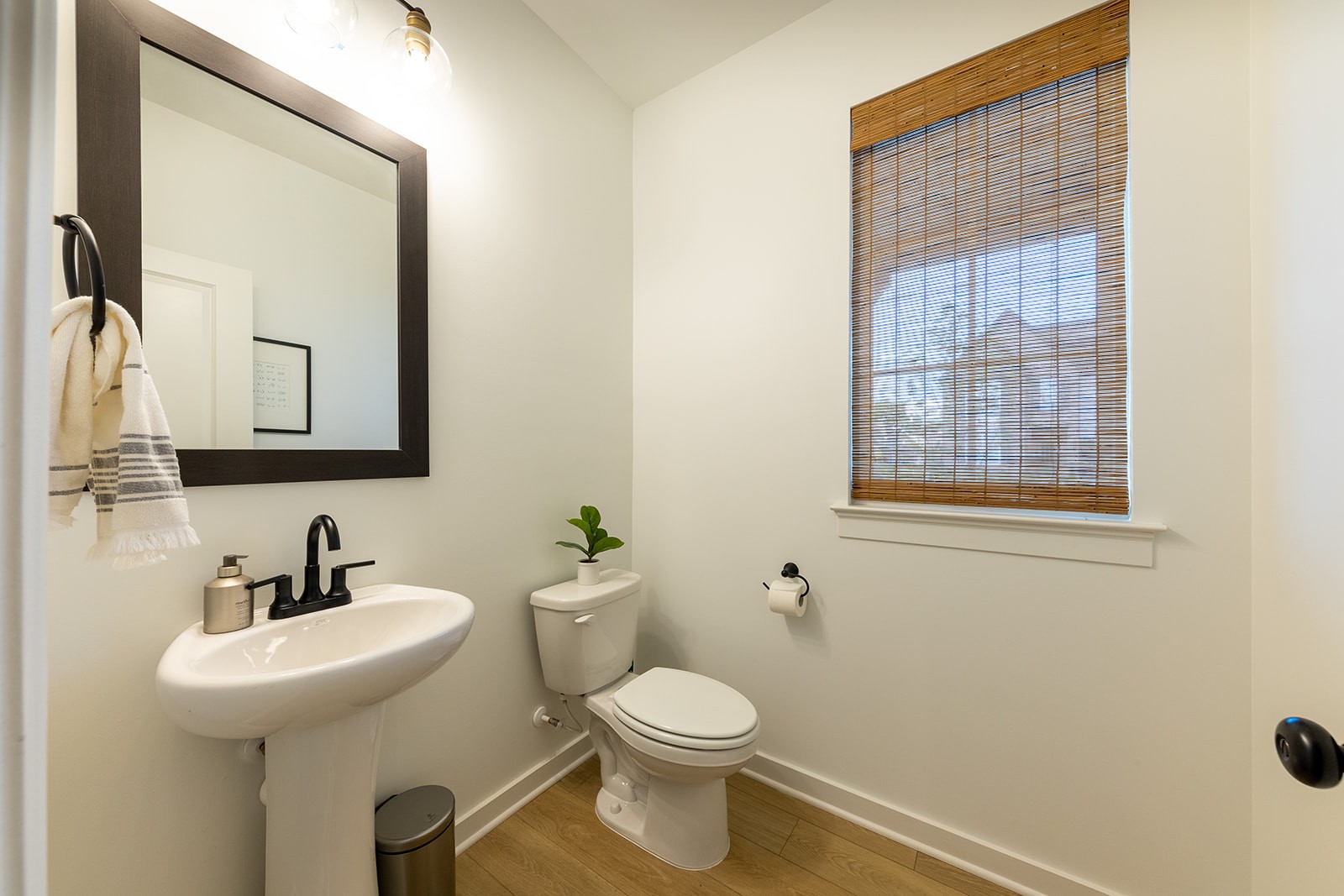 2000 Farm Street Mount Juliet, TN 37122 - Photo 20 of 34 a bathroom with a toilet a sink and mirror