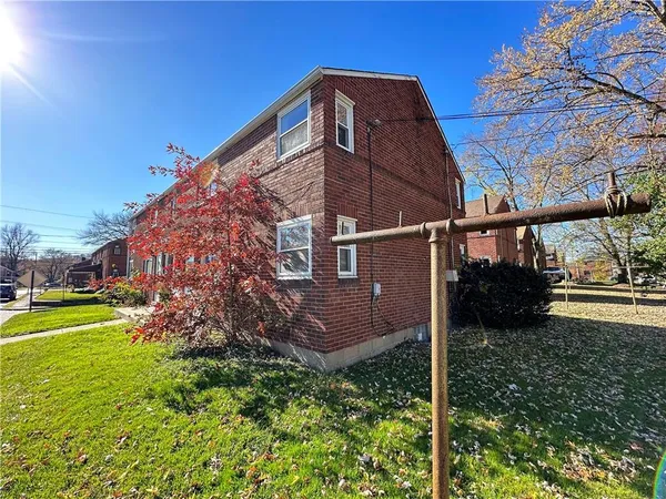 $825 | 201 Elm Street, Unit 15A, Pittsburgh, PA 15225