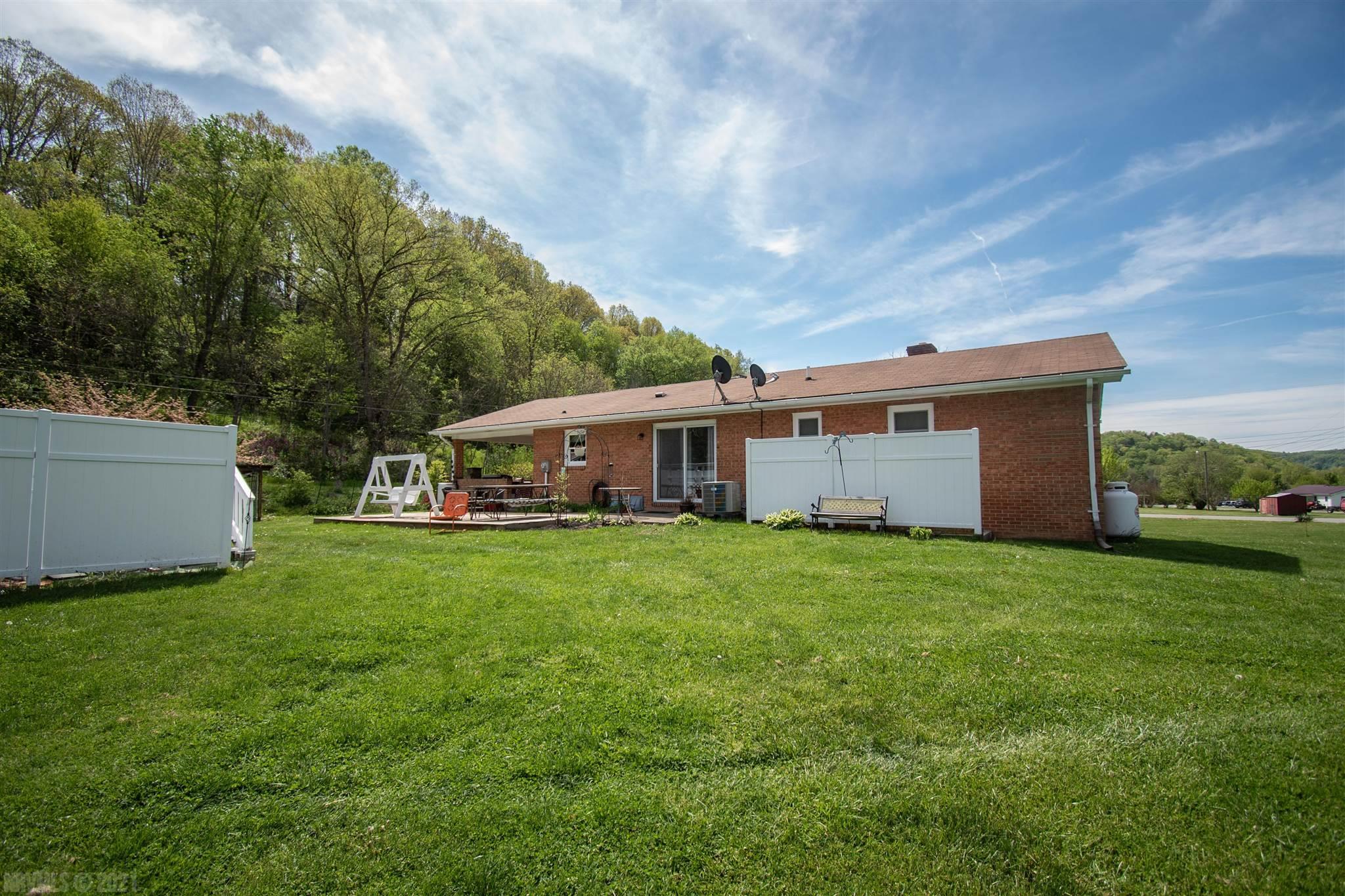 523 Mill Road Pembroke, VA 24136 - Photo 7 of 36 Gallery Image 7