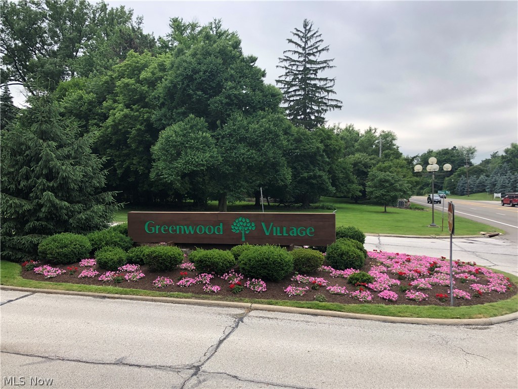 7282 Holzhauer Road Northfield, OH 44067 - Photo 41 of 47 Community entrance