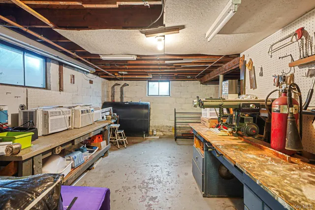 $719,999 | 53 Canterbury Lane, North Babylon, NY 11703