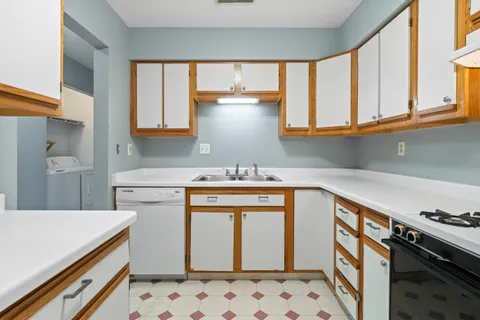 $179,500 | 217 Franklin Street, Unit 2H, Delavan, WI 53115