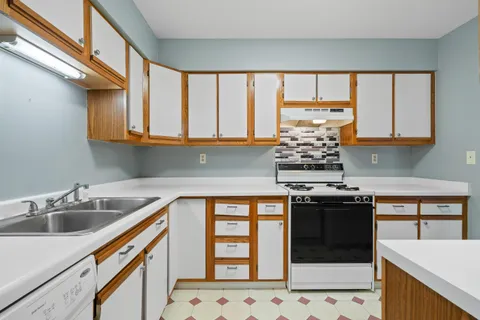 $179,500 | 217 Franklin Street, Unit 2H, Delavan, WI 53115