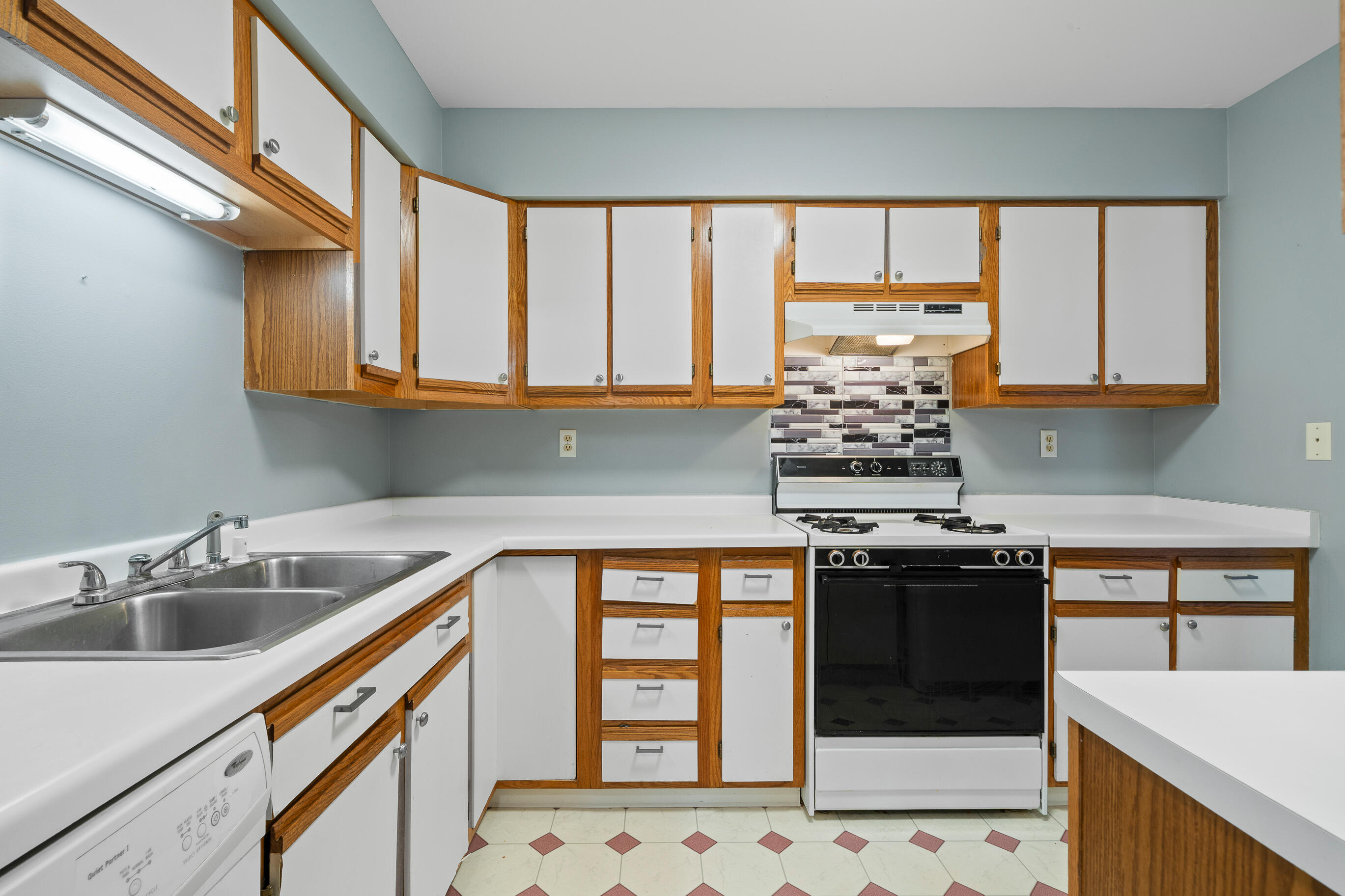 217 Franklin Street, Unit 2H Delavan, WI 53115 - Photo 14 of 32 Kitchen