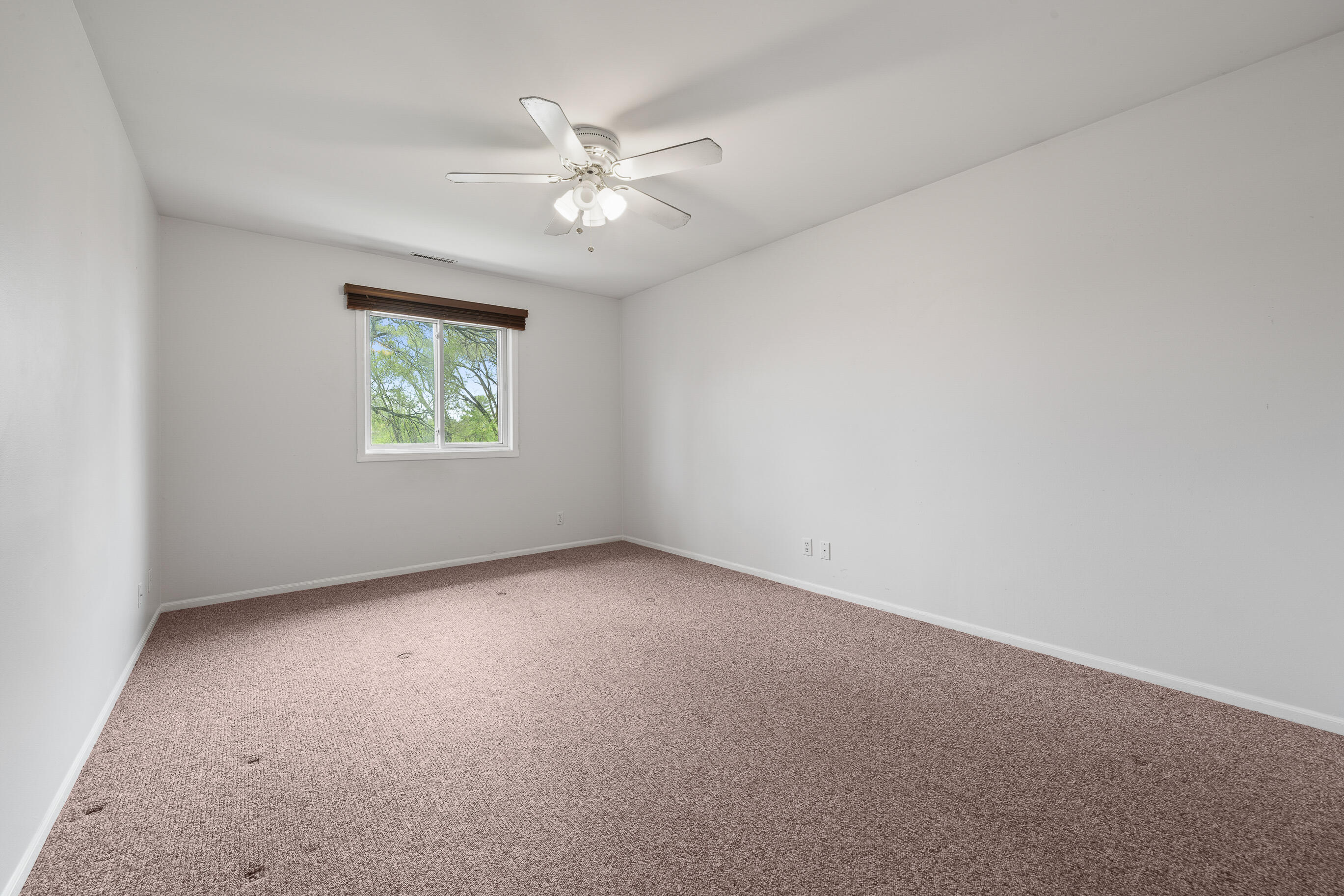 217 Franklin Street, Unit 2H Delavan, WI 53115 - Photo 19 of 32 Primary bedroom