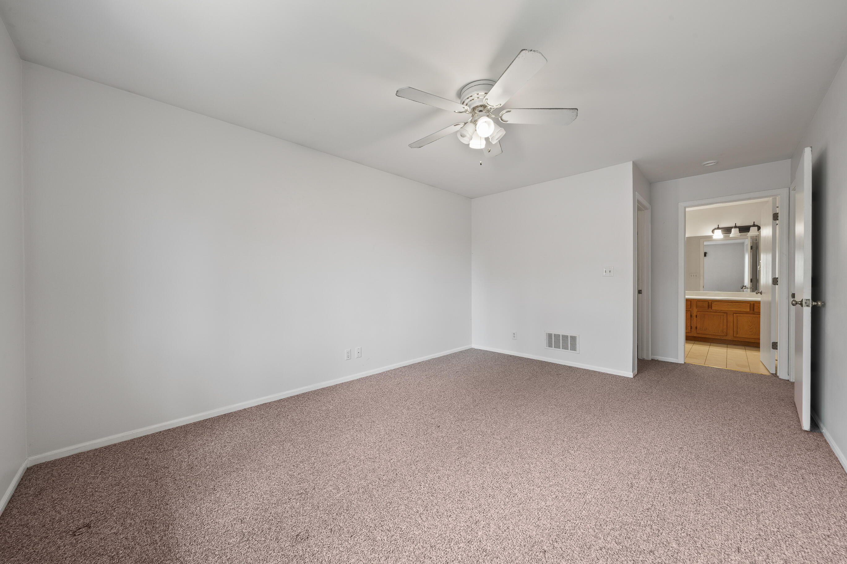 217 Franklin Street, Unit 2H Delavan, WI 53115 - Photo 20 of 32 Primary bedroom