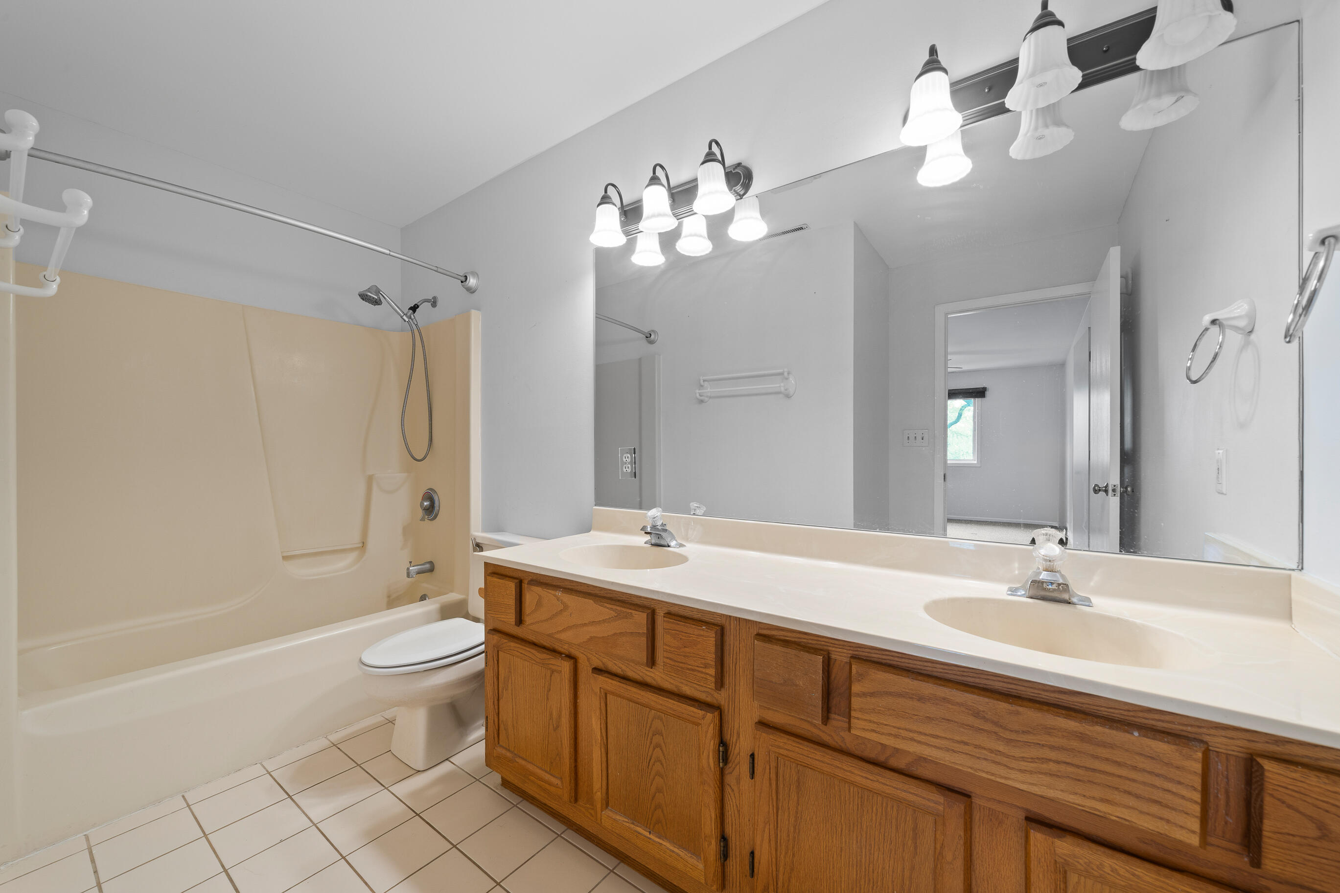 217 Franklin Street, Unit 2H Delavan, WI 53115 - Photo 23 of 32 Primary bath