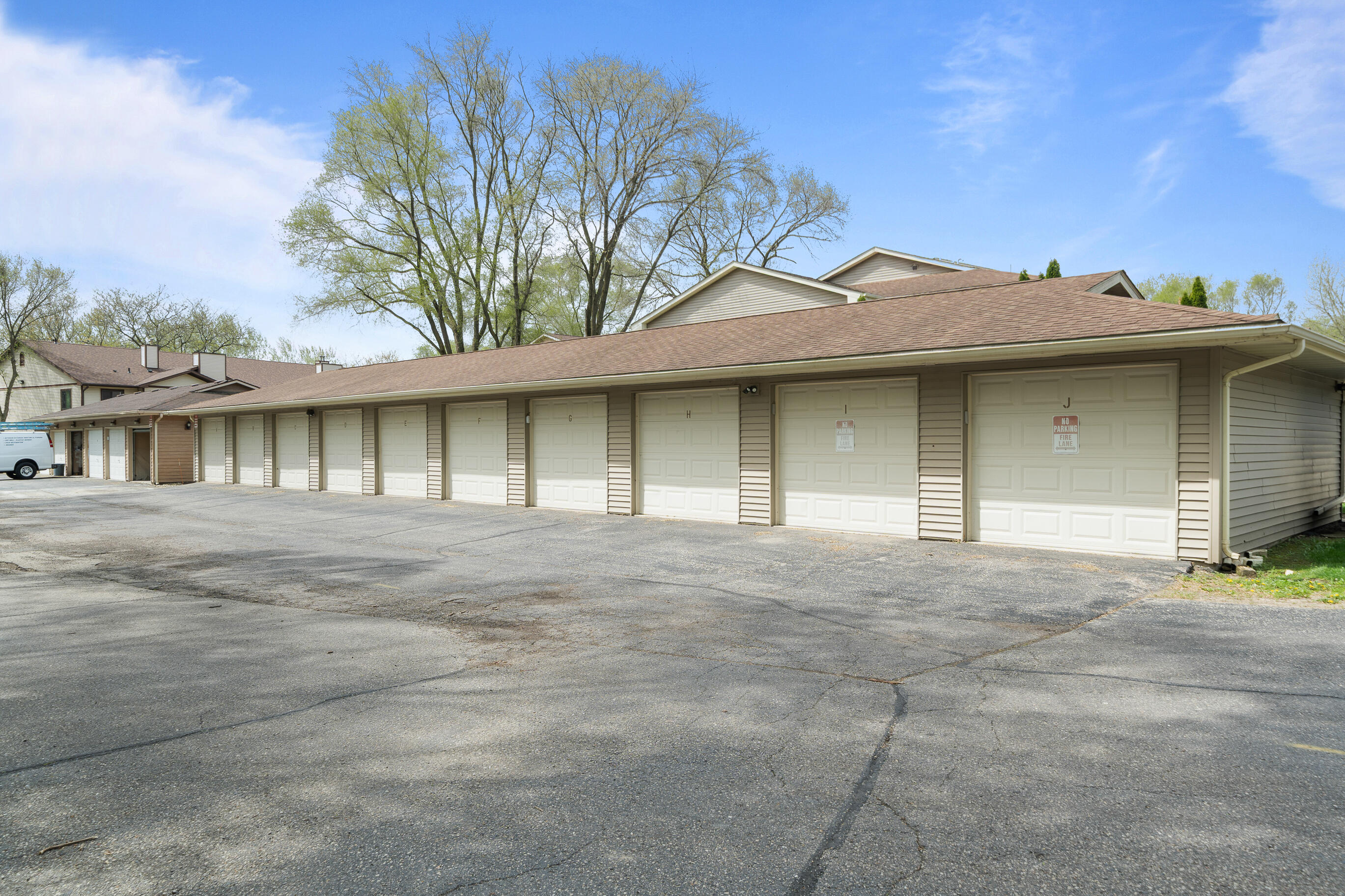 217 Franklin Street, Unit 2H Delavan, WI 53115 - Photo 3 of 32 Detached Garage