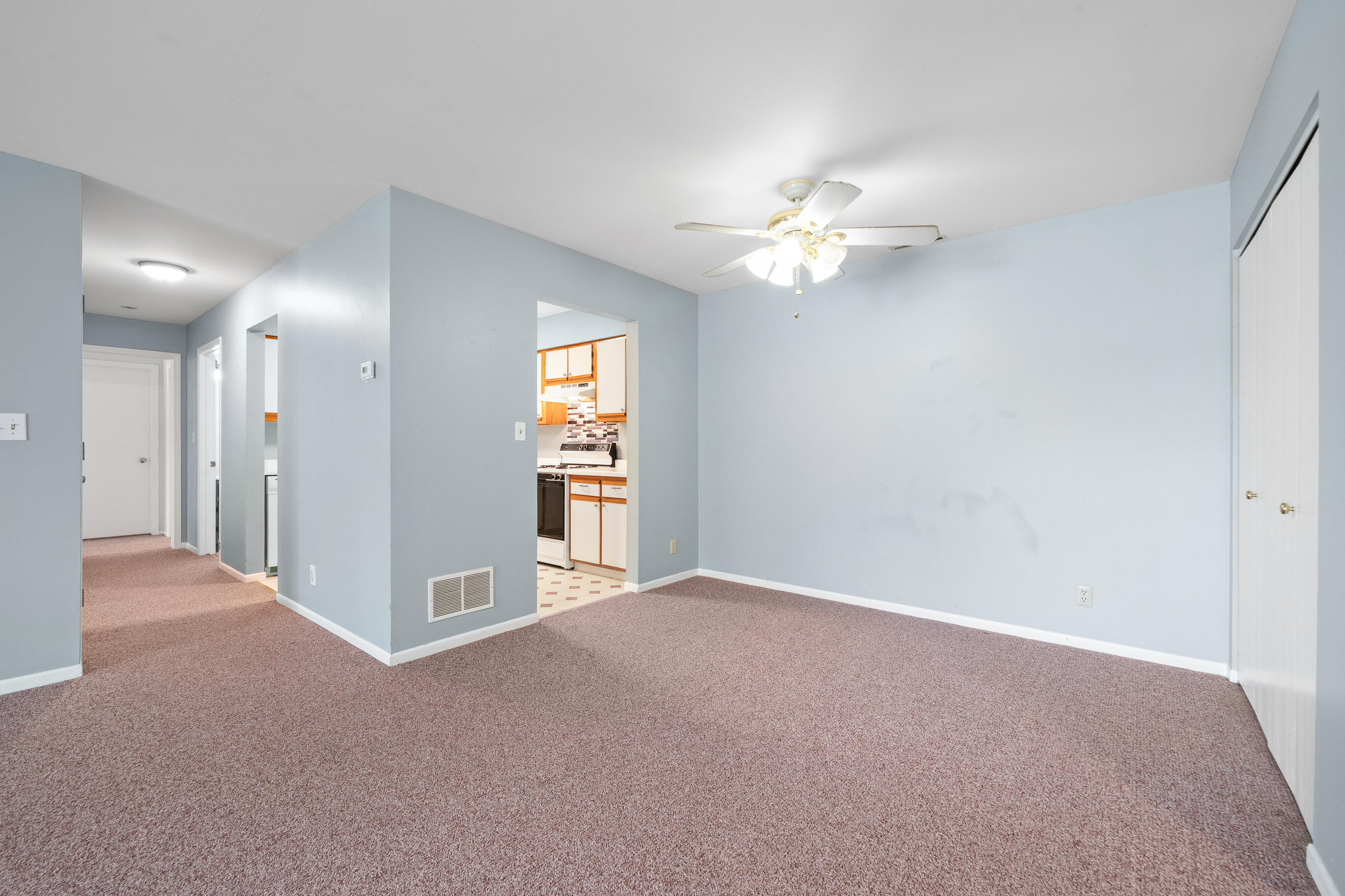 217 Franklin Street, Unit 2H Delavan, WI 53115 - Photo 9 of 32 Dining Room