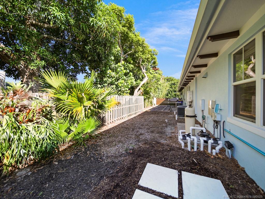 5714 Southeast Horseshoe Point Road Stuart, FL 34997 - Photo 63 of 83 a backyard of a house with lots of green space