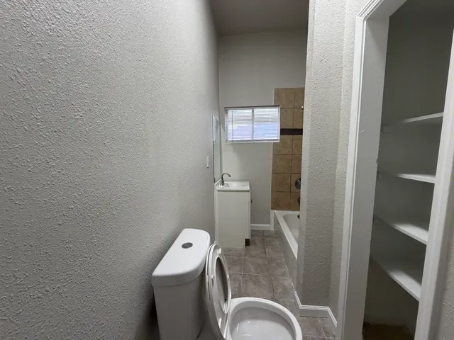 $950 | 3710 Holmes Road, Unit A, Houston, TX 77051