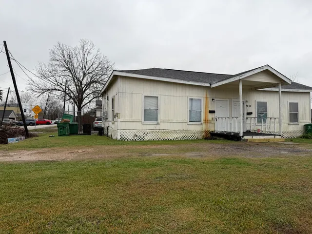 $950 | 3710 Holmes Road, Unit A, Houston, TX 77051