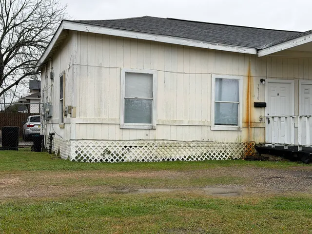 $950 | 3710 Holmes Road, Unit A, Houston, TX 77051