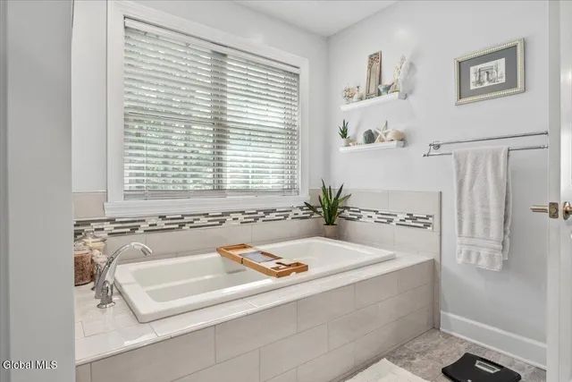 $967,000 | 76 Tamarack Lane, Colonie, NY 12309