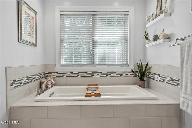 $967,000 | 76 Tamarack Lane, Colonie, NY 12309